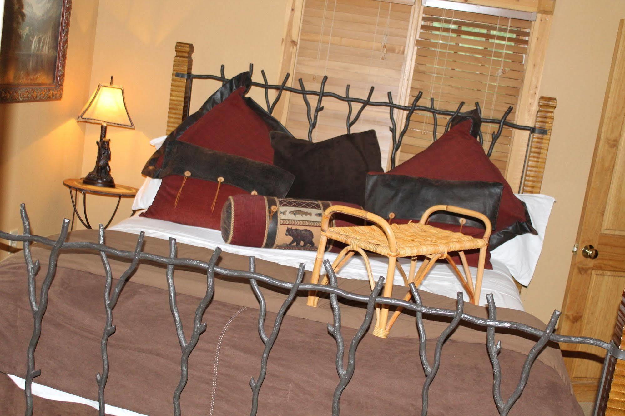 Bear Creek Lodge Cabin Resort Reeds Spring Bagian luar foto