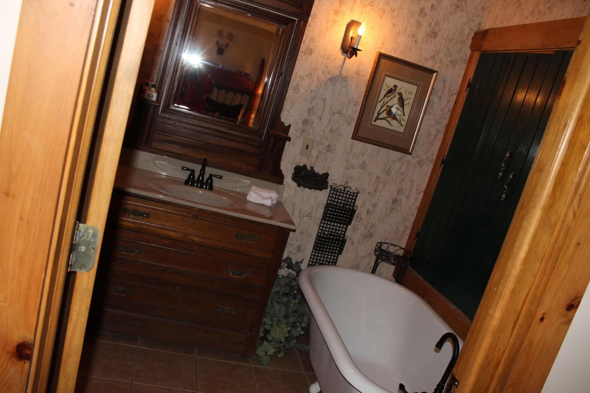 Bear Creek Lodge Cabin Resort Reeds Spring Bagian luar foto