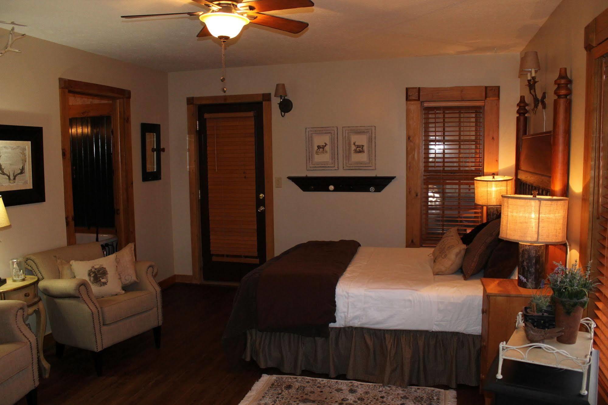 Bear Creek Lodge Cabin Resort Reeds Spring Bagian luar foto