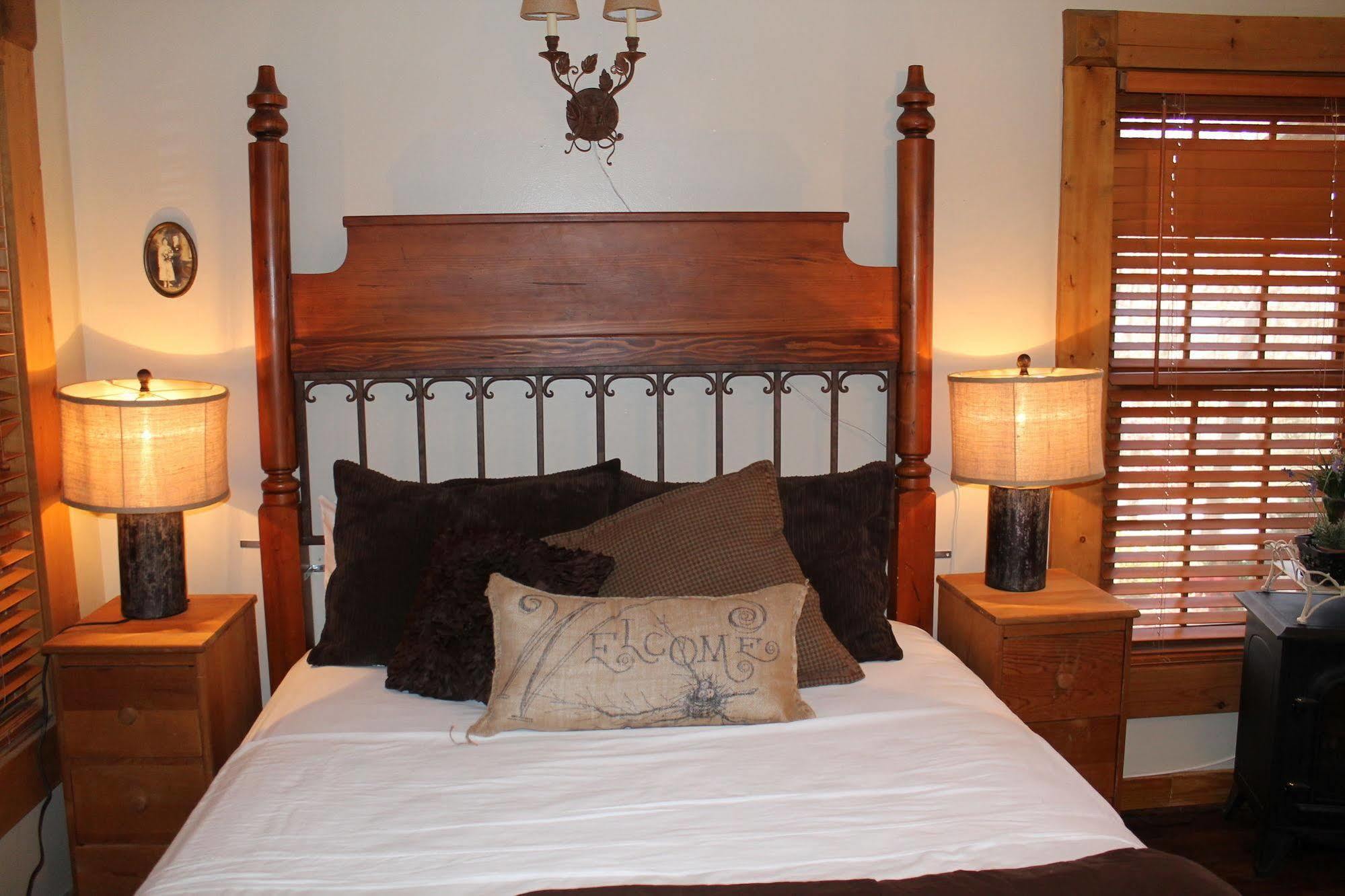 Bear Creek Lodge Cabin Resort Reeds Spring Bagian luar foto