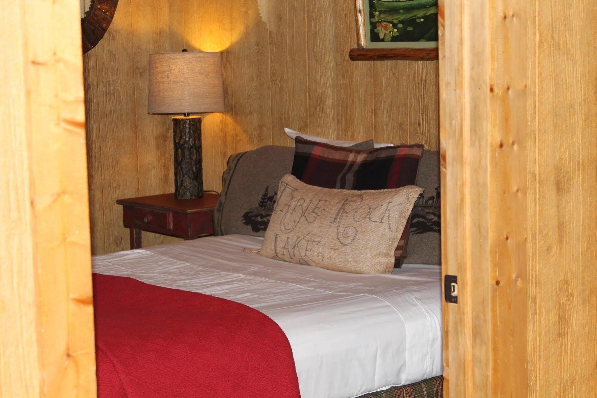 Bear Creek Lodge Cabin Resort Reeds Spring Bagian luar foto