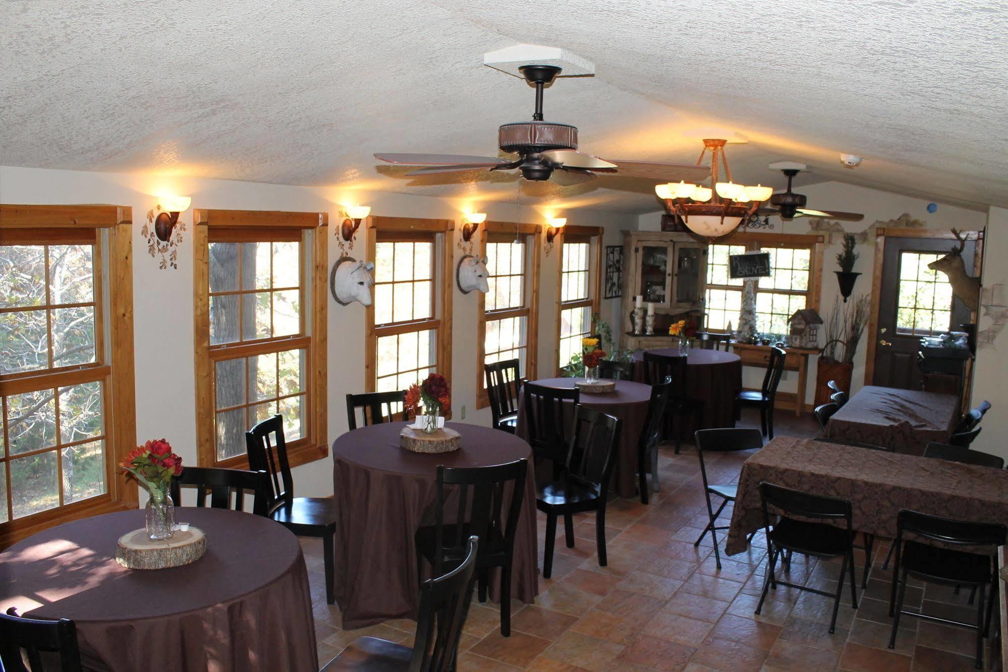 Bear Creek Lodge Cabin Resort Reeds Spring Bagian luar foto