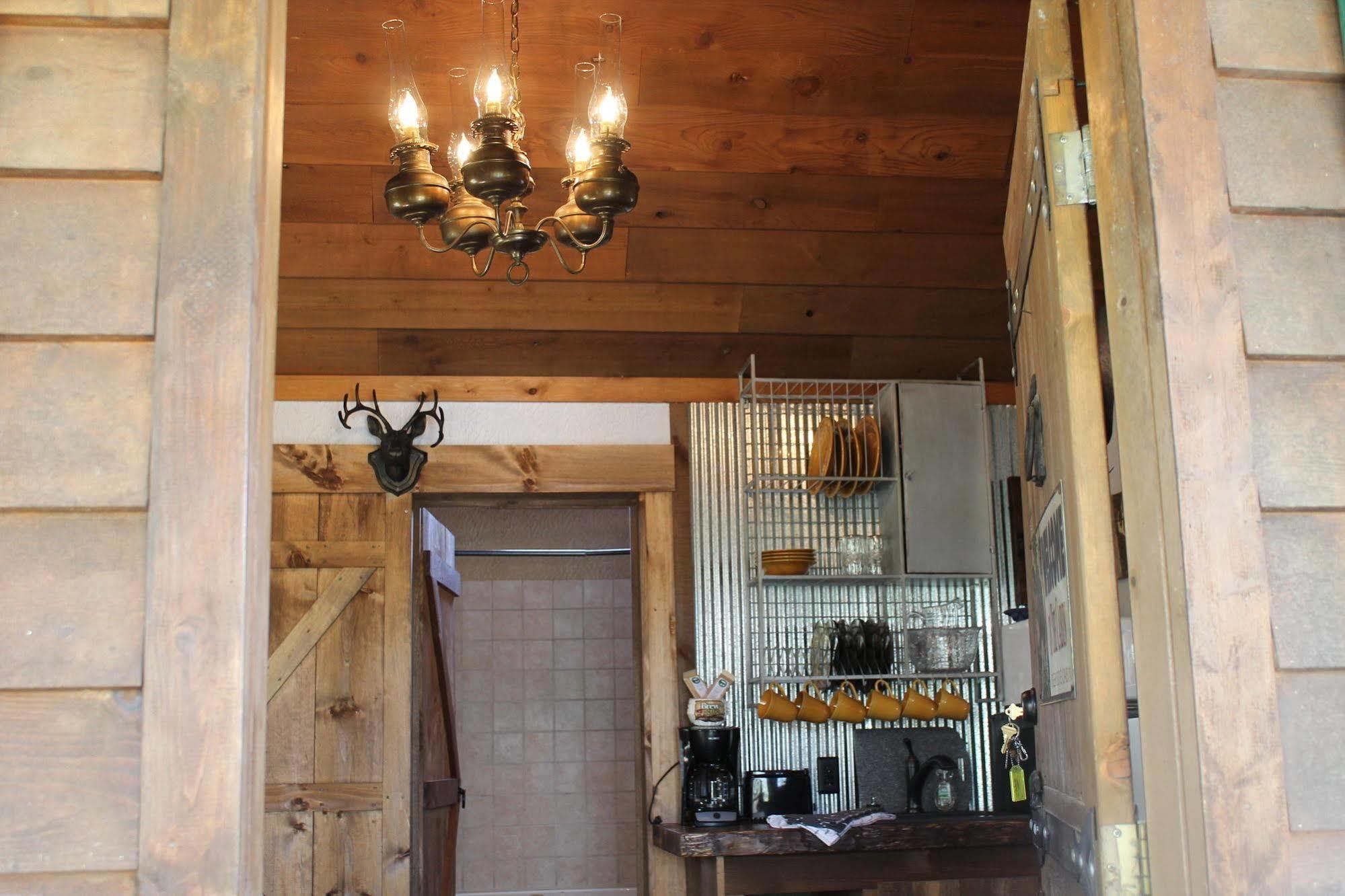 Bear Creek Lodge Cabin Resort Reeds Spring Bagian luar foto